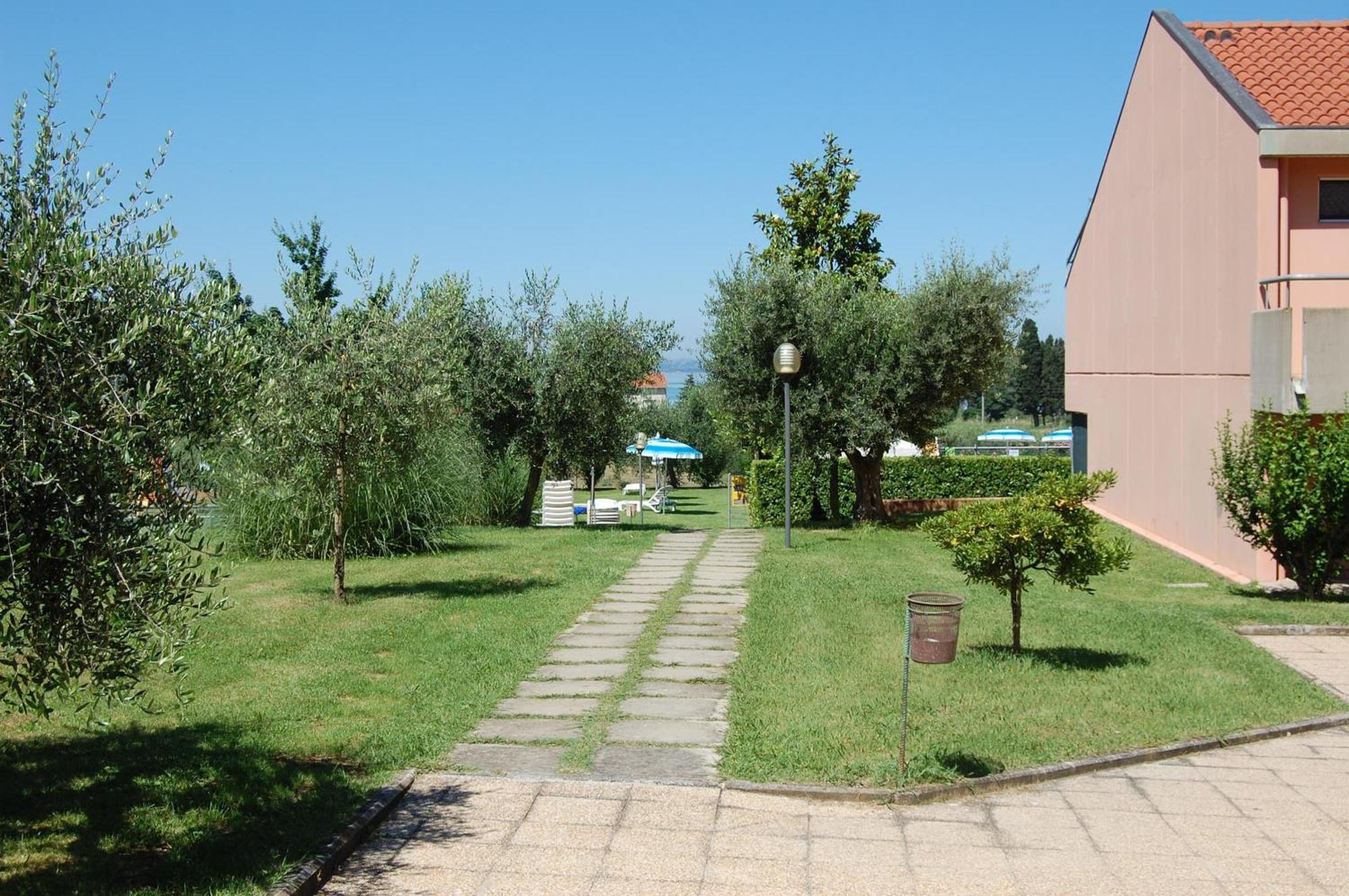 Hotel Le Tre Isole Magione Exterior photo